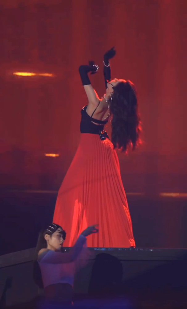 宋妍霏紅裙版舞蹈《Mojito》